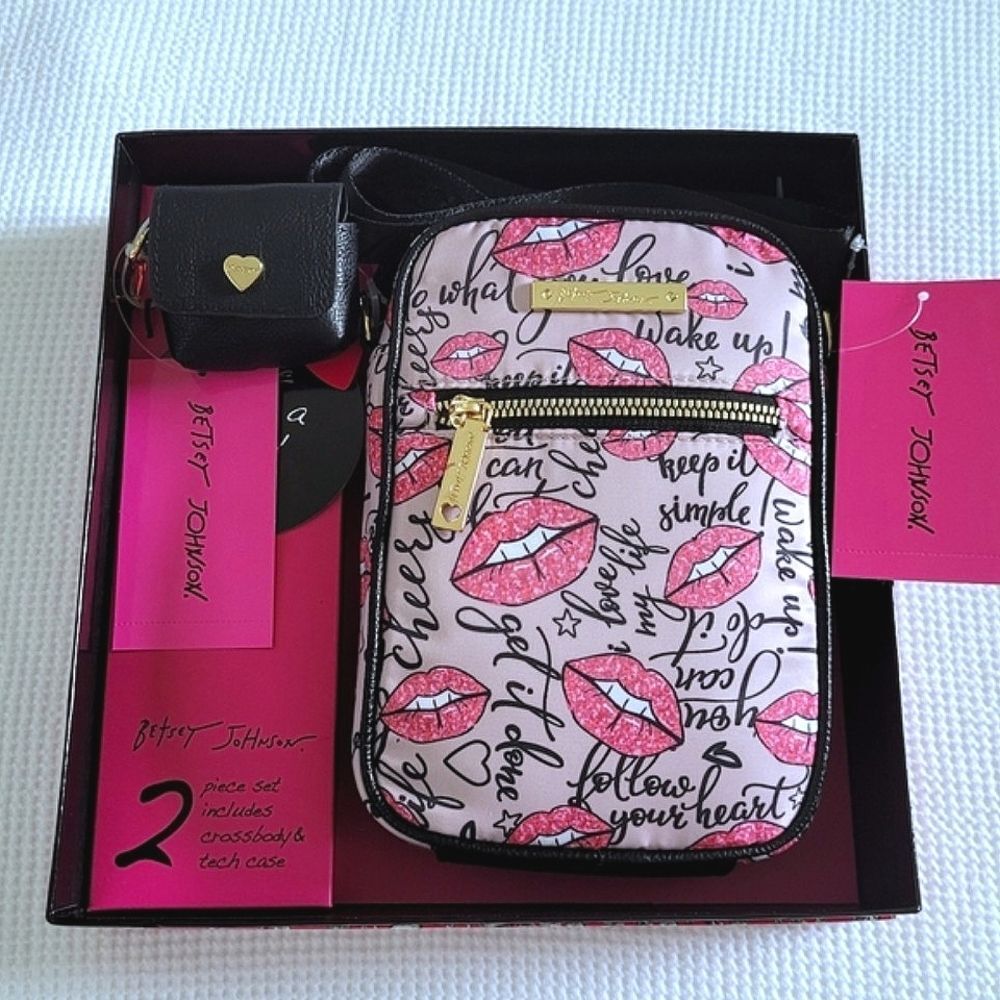 ✨️HP✨ Betsey Johnson Lips💋 Crossbody Bag with Ear👂Bud Case Gift🎁 Set